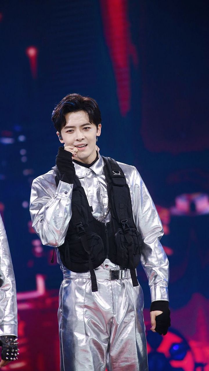 王一博,你的才艺让人惊叹,你的执着让人感动.