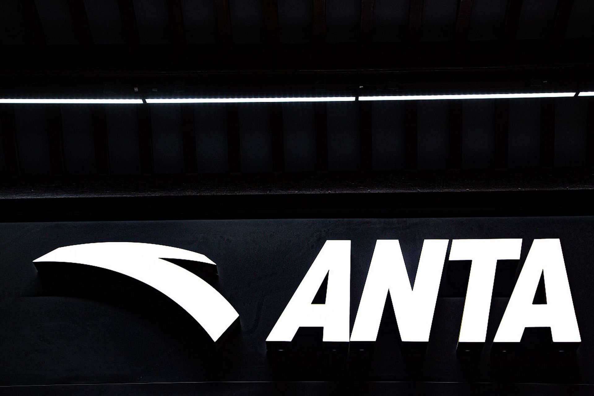 运动鞋圈的第一  一:销量——耐克第一 二:质量——安踏第一 三:好看