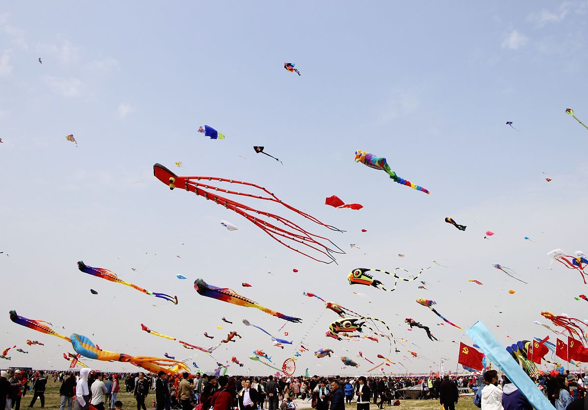 潍坊国际风筝节(旧体诗)