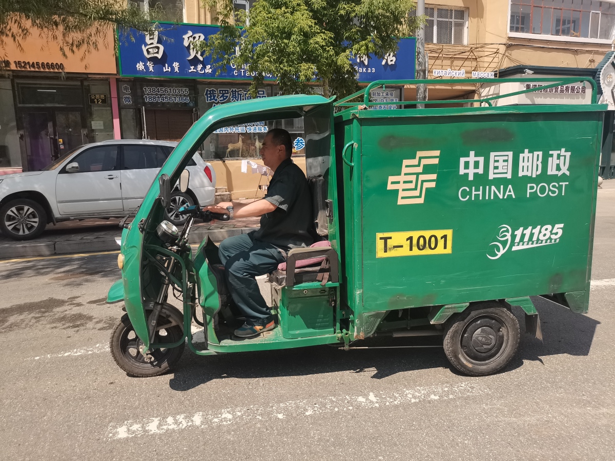 投递员是干什么的邮政行业的关键角色