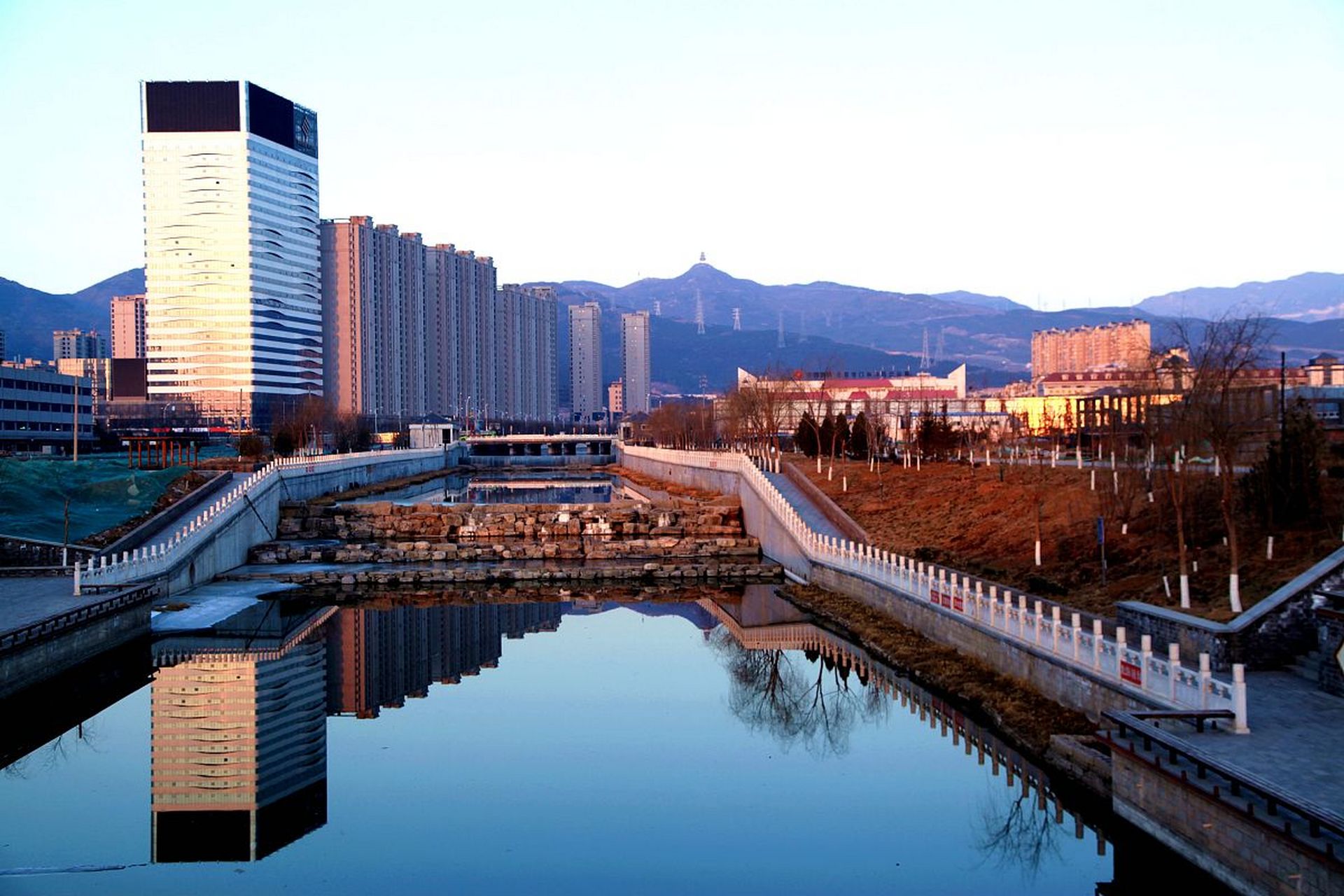 网红打卡地辽宁杠杠滴# 本溪素有"燕东胜境"之称,山城本溪地处止