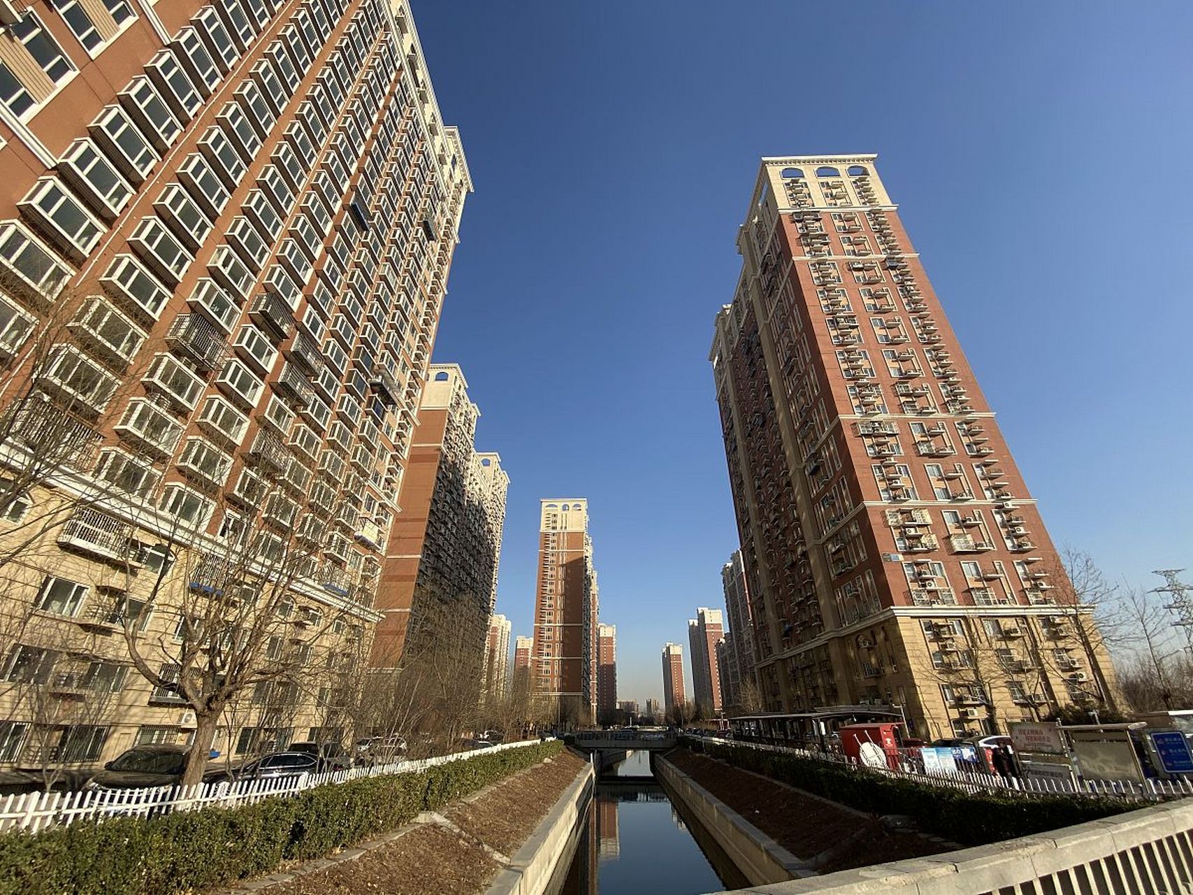 我住在25楼已经整整5年了,但是我现在简直快要崩溃了.