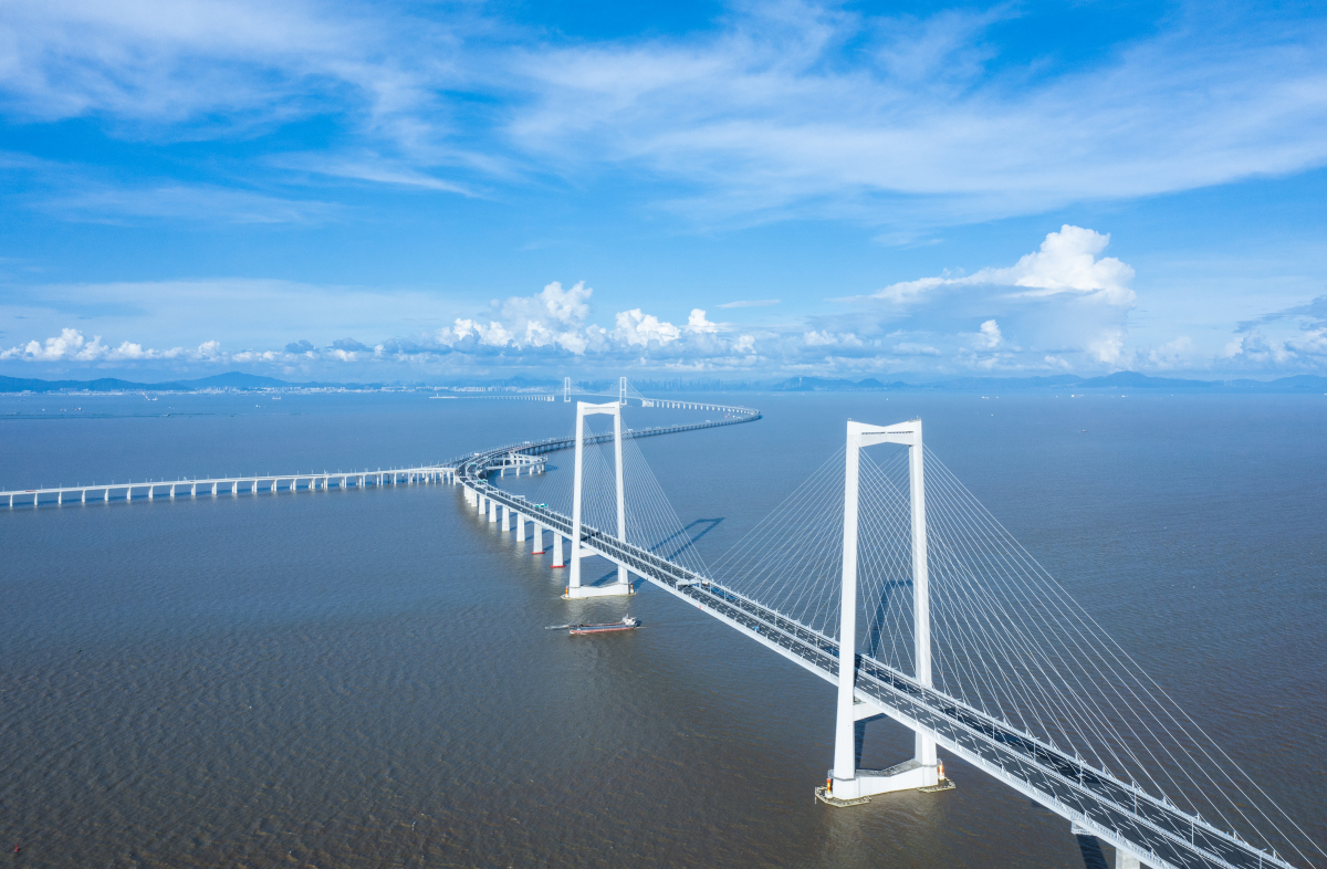 港珠澳大桥:全长55公里,主桥29.