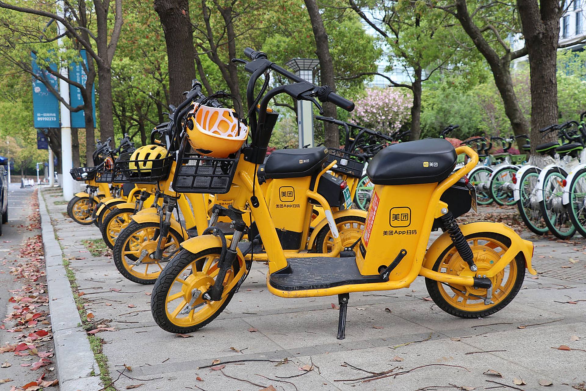 【呼和浩特投放1万辆全新美团电单车】3月1日,呼和浩特投放的美团电