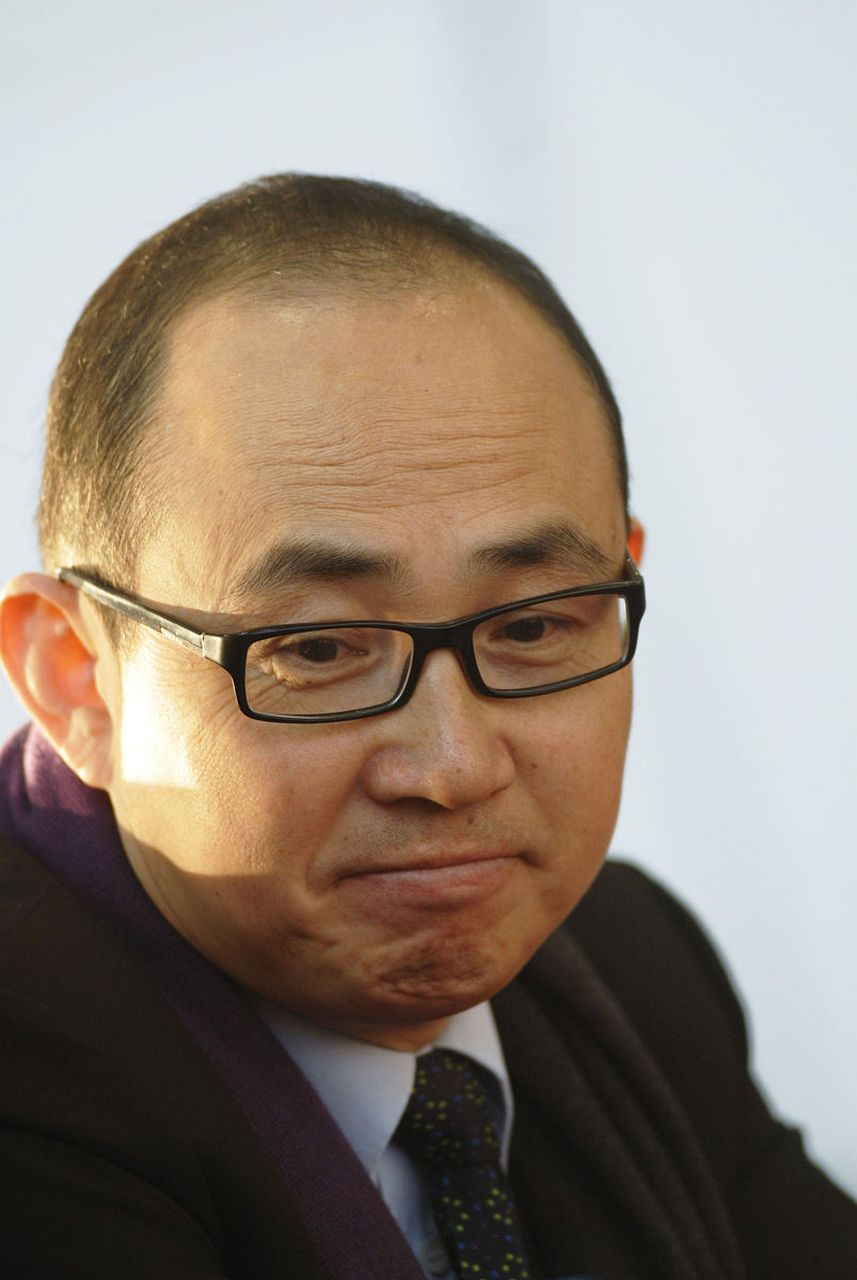 "不久之后,潘石屹的儿子进入了哈佛大学,并传出了潘石屹全家计划移民