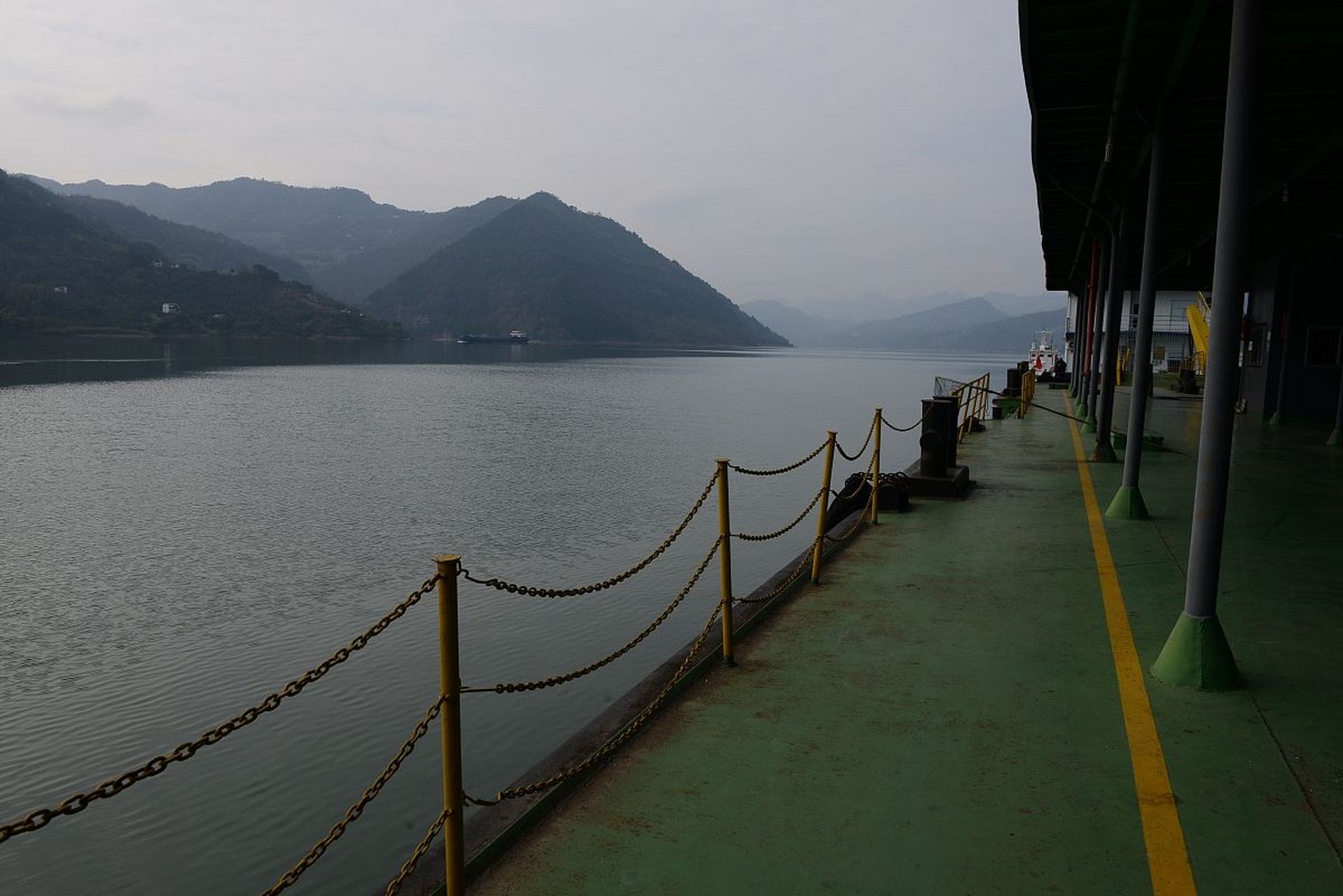 千峡湖生态旅游度假区 千峡湖是一个人工湖,周围环绕着青山绿水,是