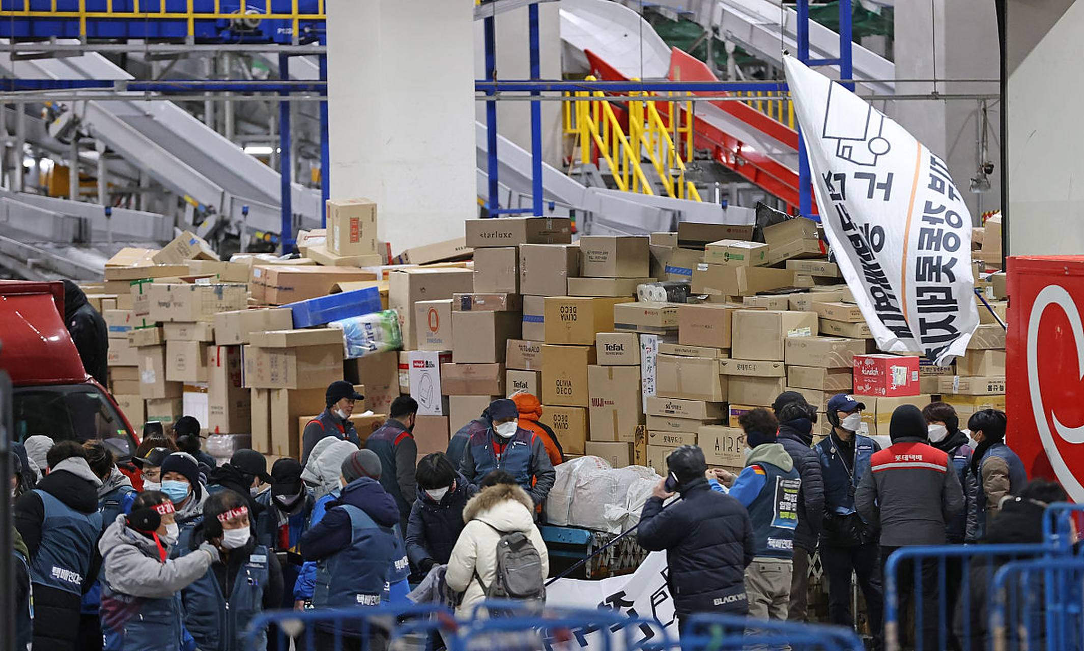 近日,韩国海关总署表示,由于来自中国电商平台的包裹激增,目前平泽