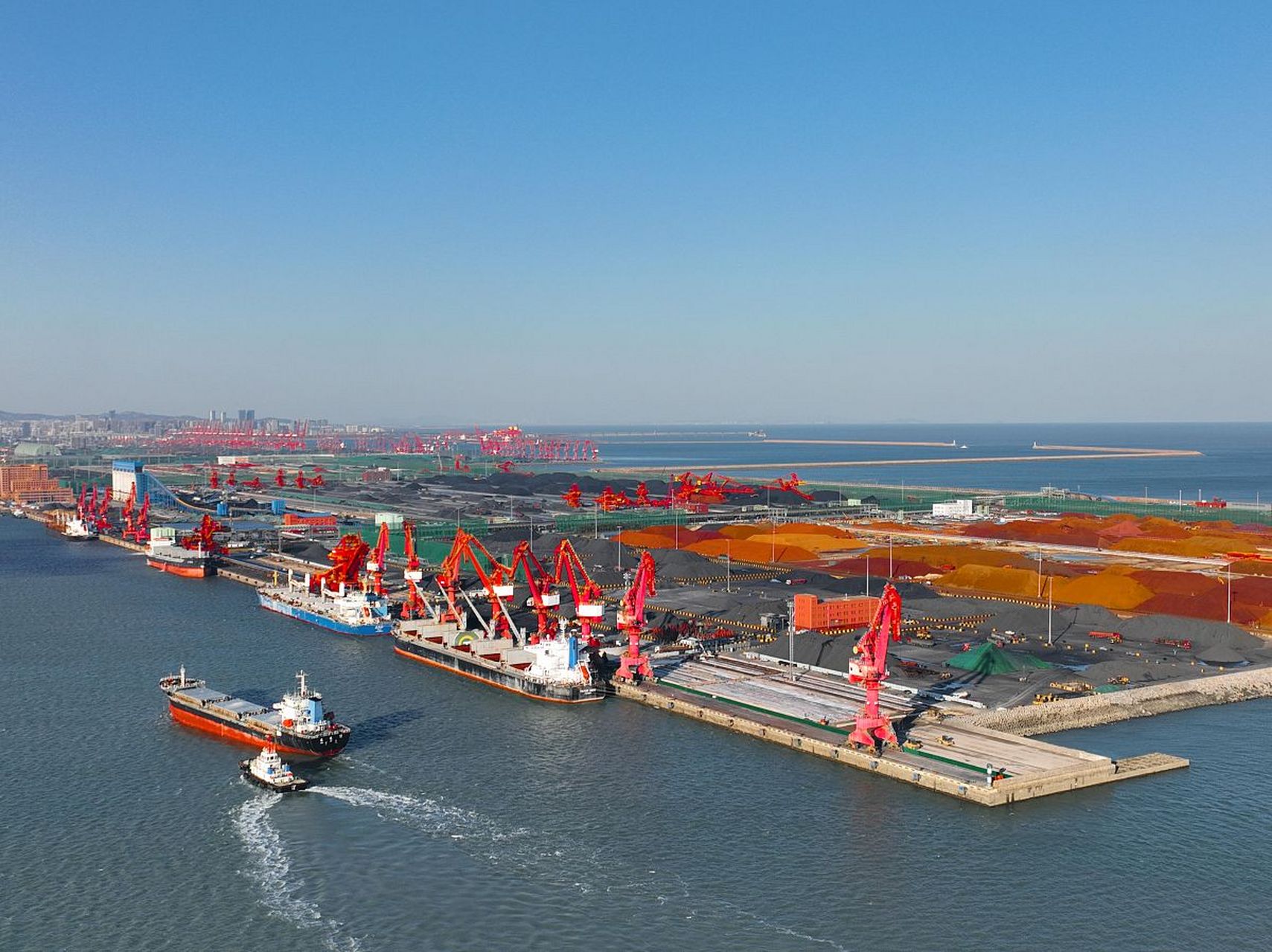 海安新港和徐闻港哪个方便: 海安新港: 位于湛江市徐闻县海安镇,是