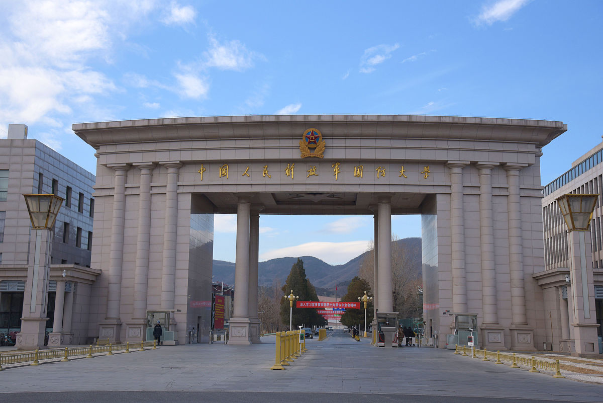 穷小伙发愤图强考上国防大学,实现人生价值,报效祖国