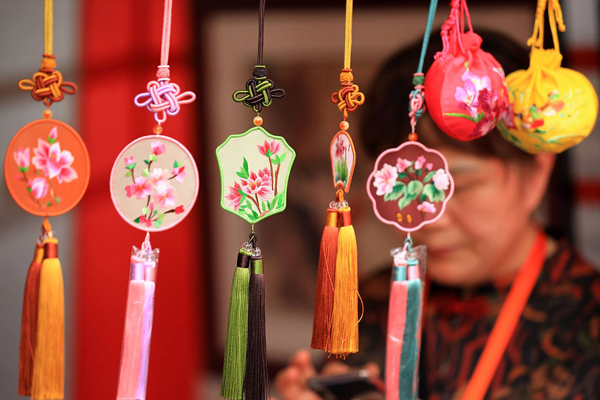 艾上粽夏时刻# 端午节小孩佩香囊,传说有避邪驱瘟之意,实际是用于襟