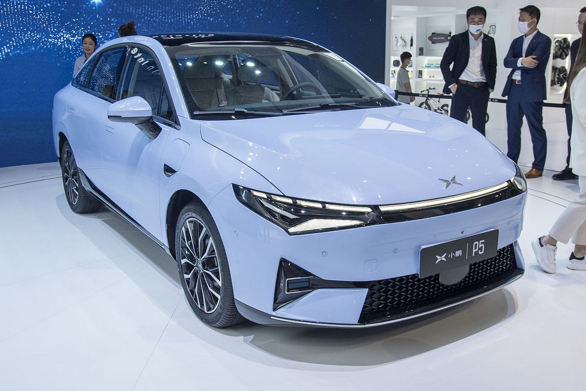 进一步深入了解小鹏汽车p5,我们来关注一下这台电动座驾的智能亮点.