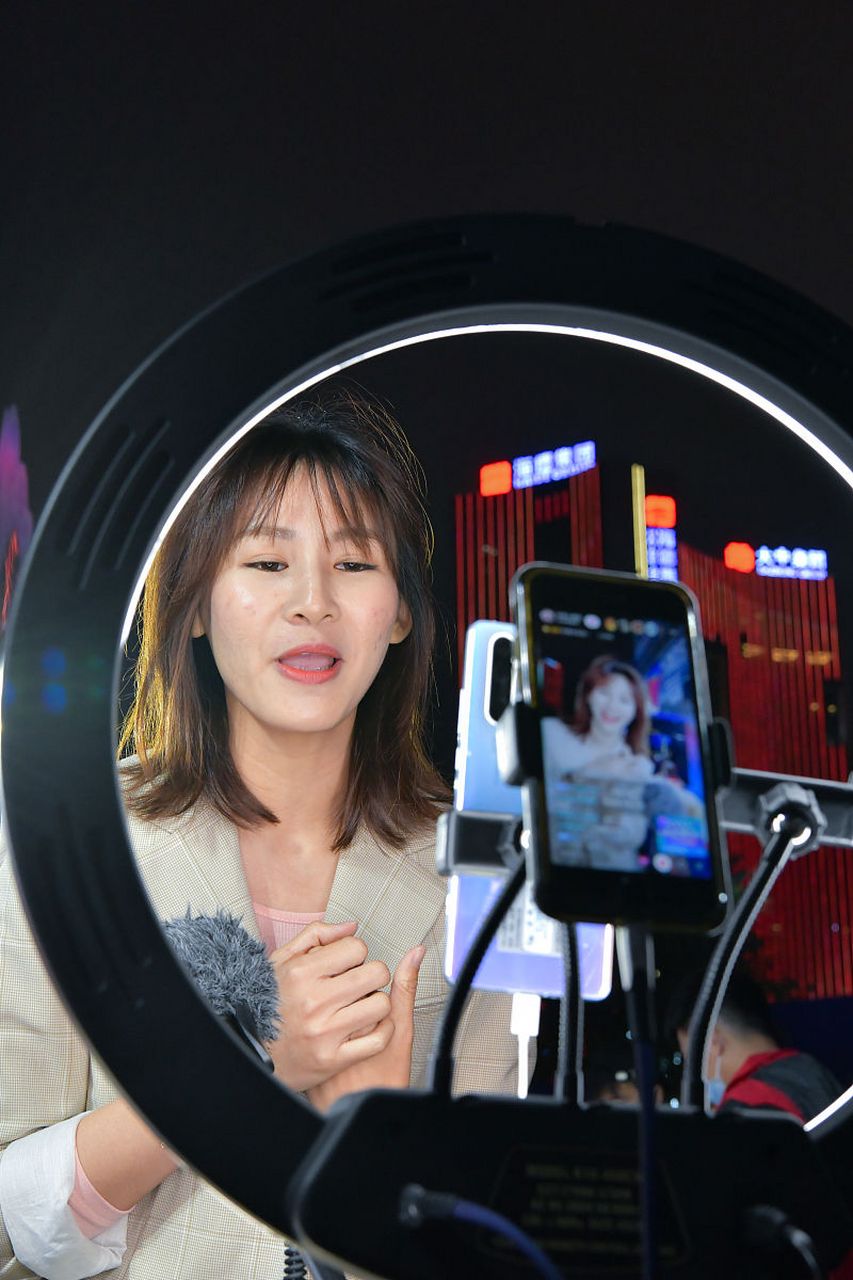 今年这个环境无论线上还是线下,无论是线上还是线