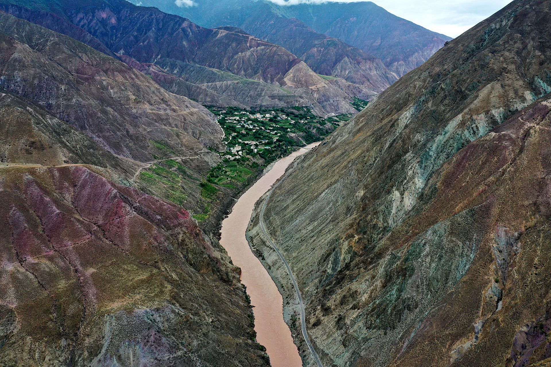 澜沧江大峡谷是中国迪庆德钦县的骄傲,长150千米,是云南省高差最大