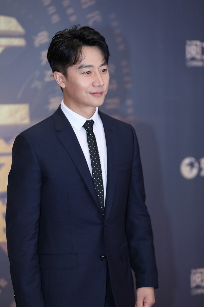 黄轩表示,自己其实一下午心情都非常难受,一路走来,看到这么多朋友