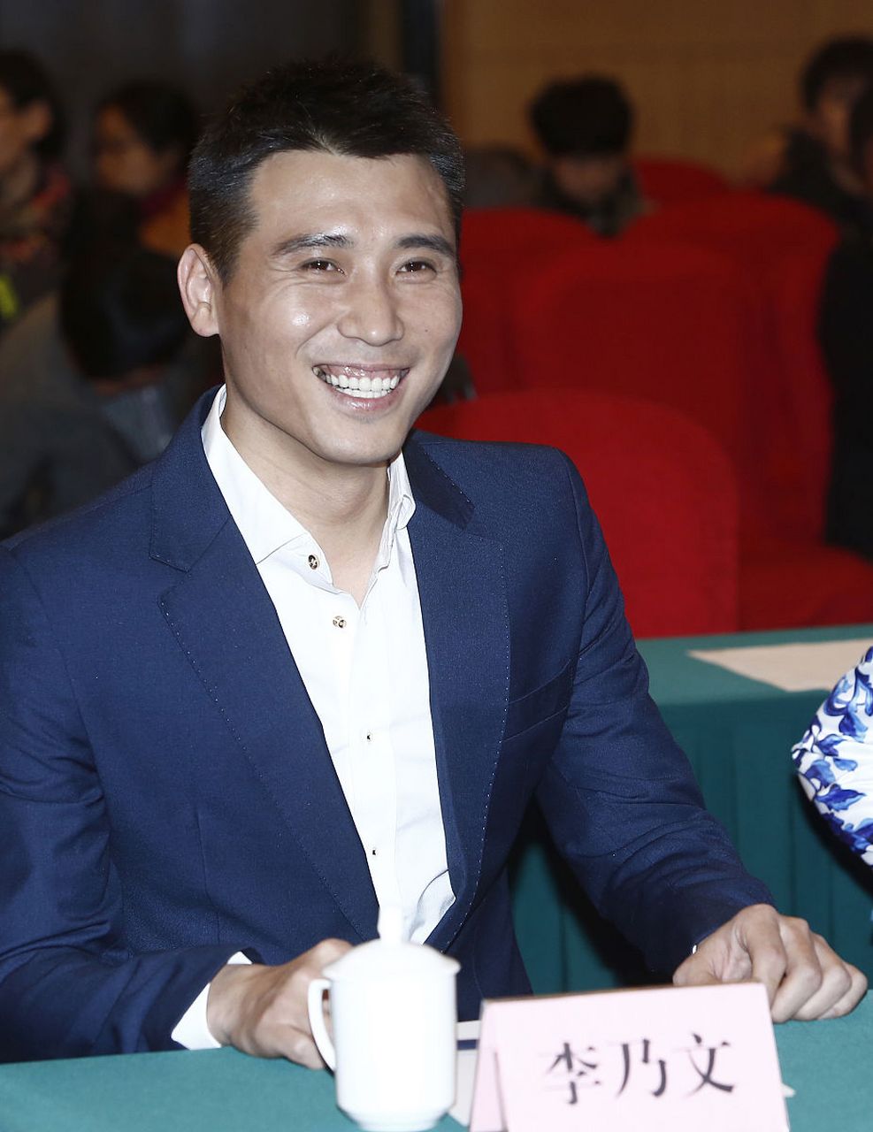 "当年,朱媛媛,李乃文,辛柏青还在中央戏剧学院学习,李乃文作为班上的"