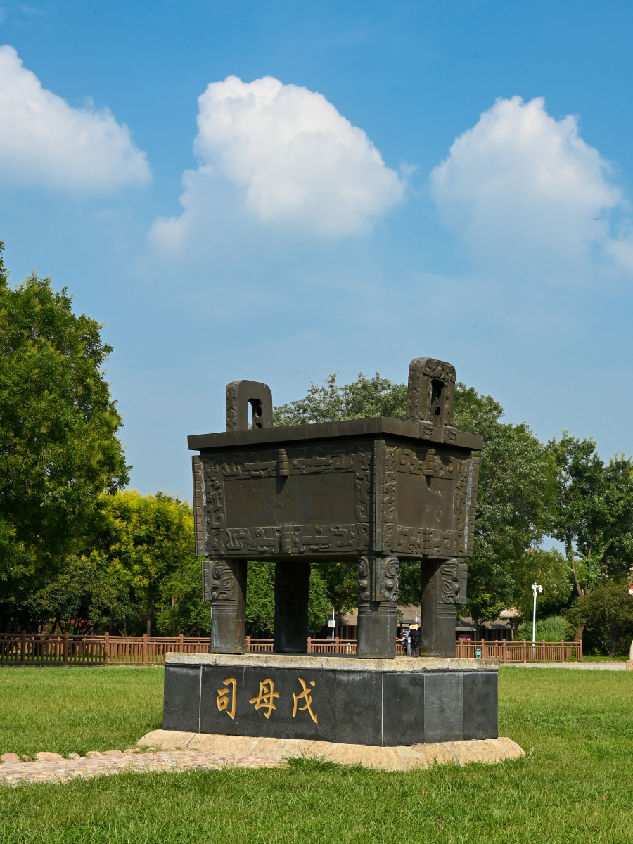 郑州:作为河南省的省会,郑州拥有丰富的历史遗迹和文化景点
