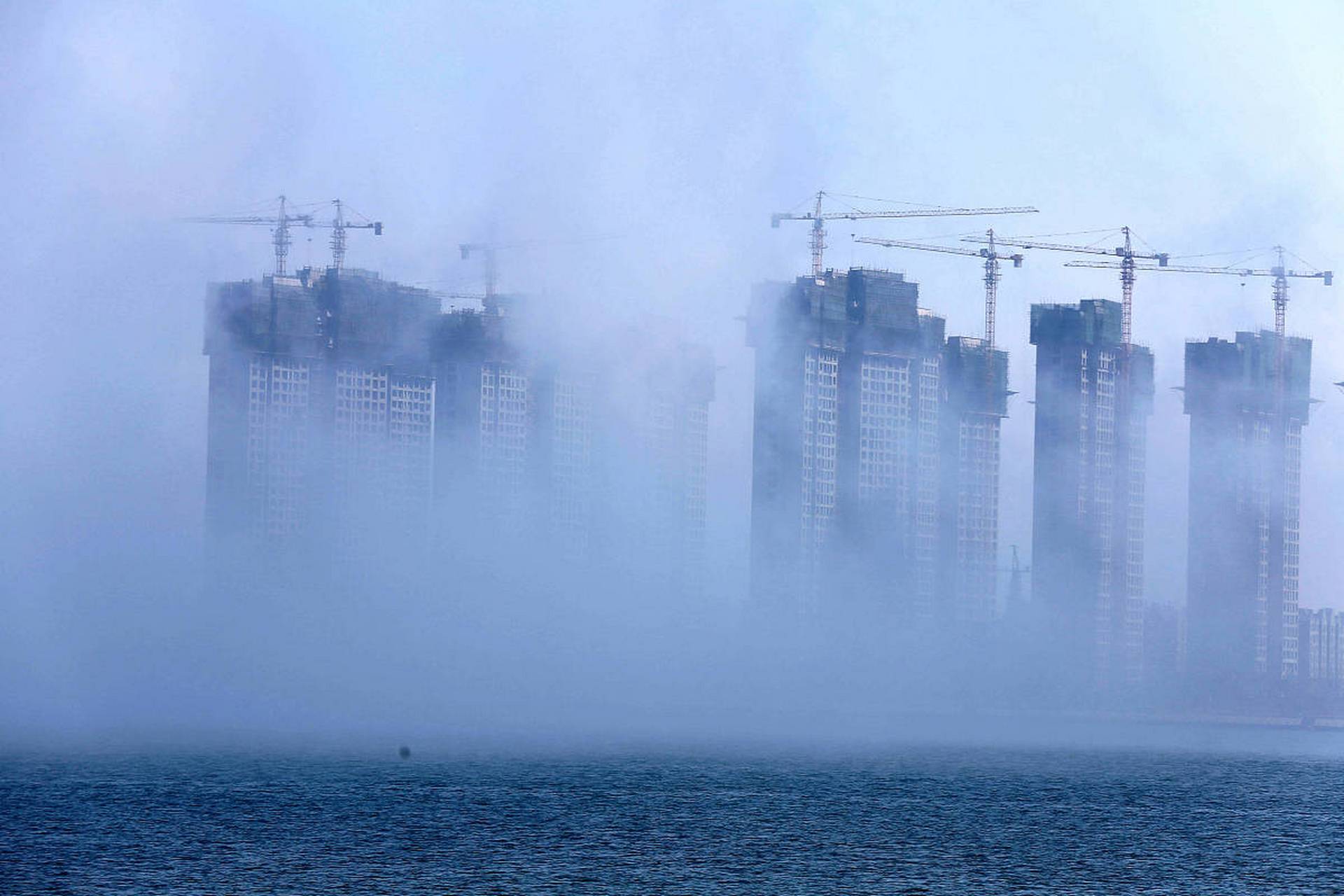 新疆库木塔格沙漠海市蜃楼奇观# 好想看看是什么样的.