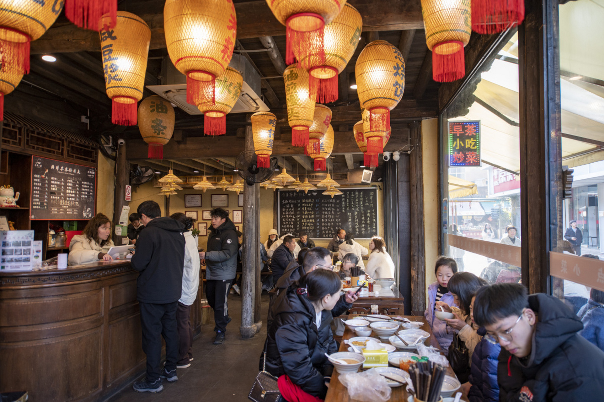 巷子里餐饮图片