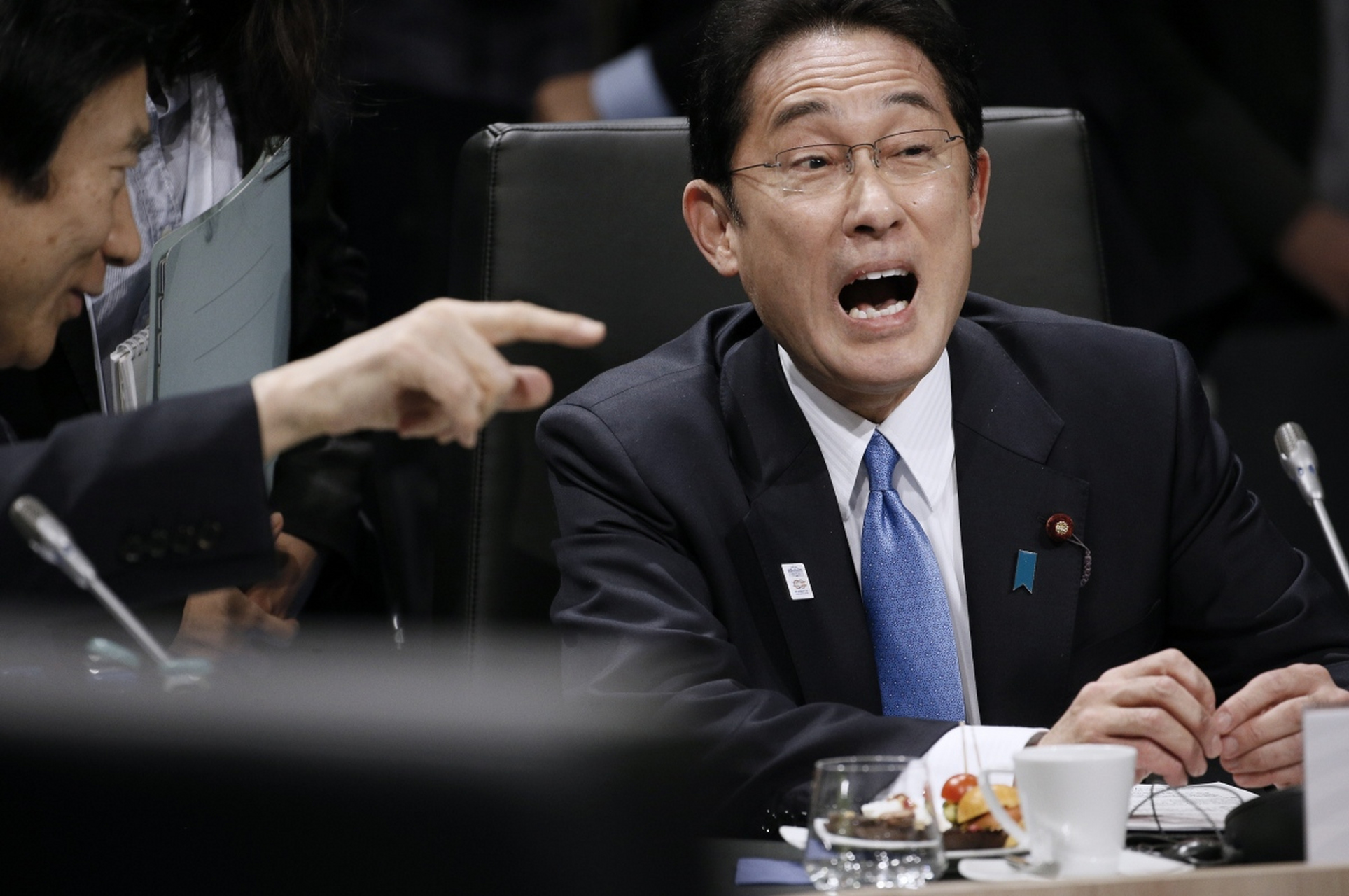 去年,安倍晋三遇刺身亡,前首相尸骨未寒,现任首相岸田文雄又遭遇炸弹