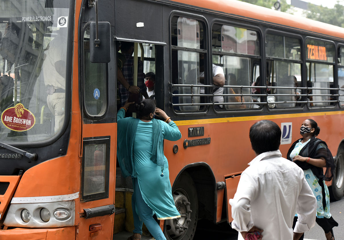 不一样的印度:公交车从不关门,随时可以上下,现在还后怕