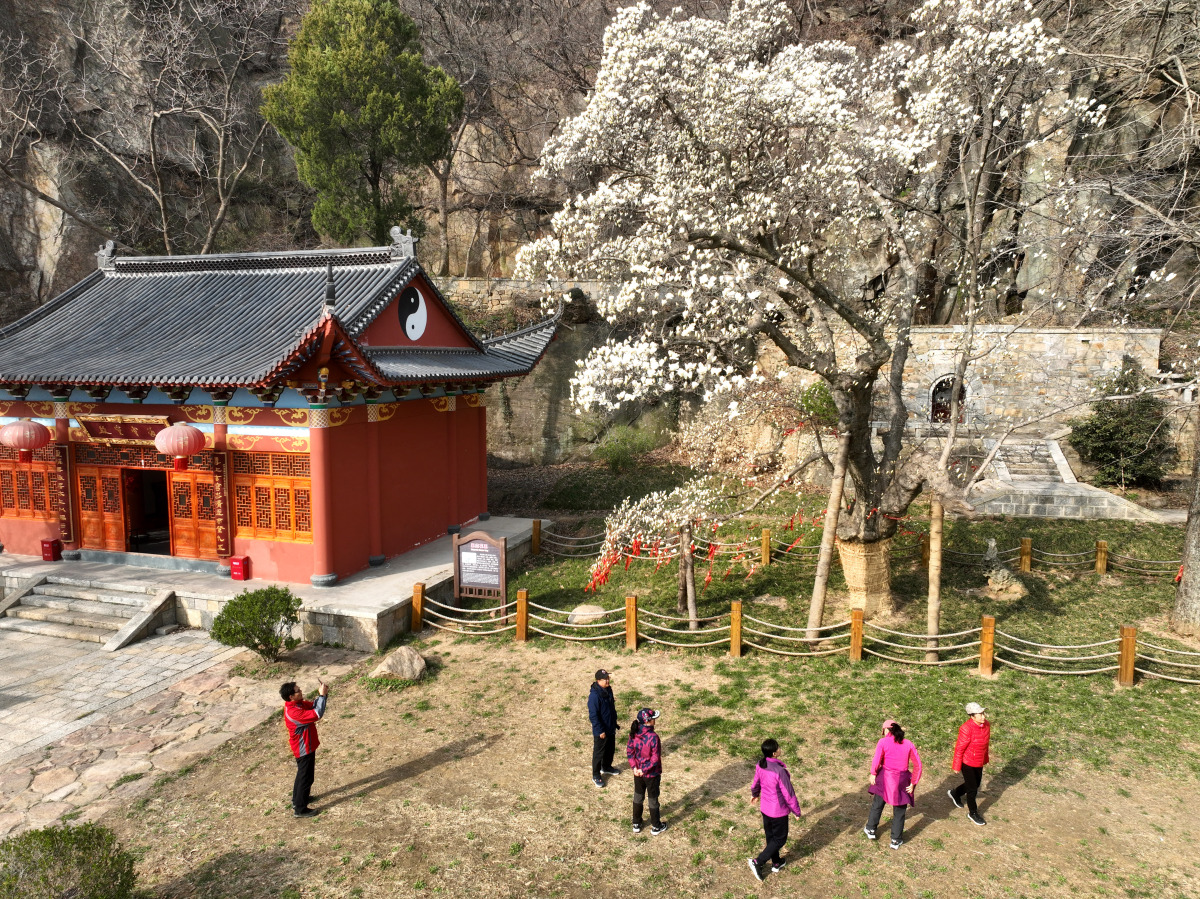 银滩旅游度假区:位于乳山市东南部,是一个国家4a级旅游景点.