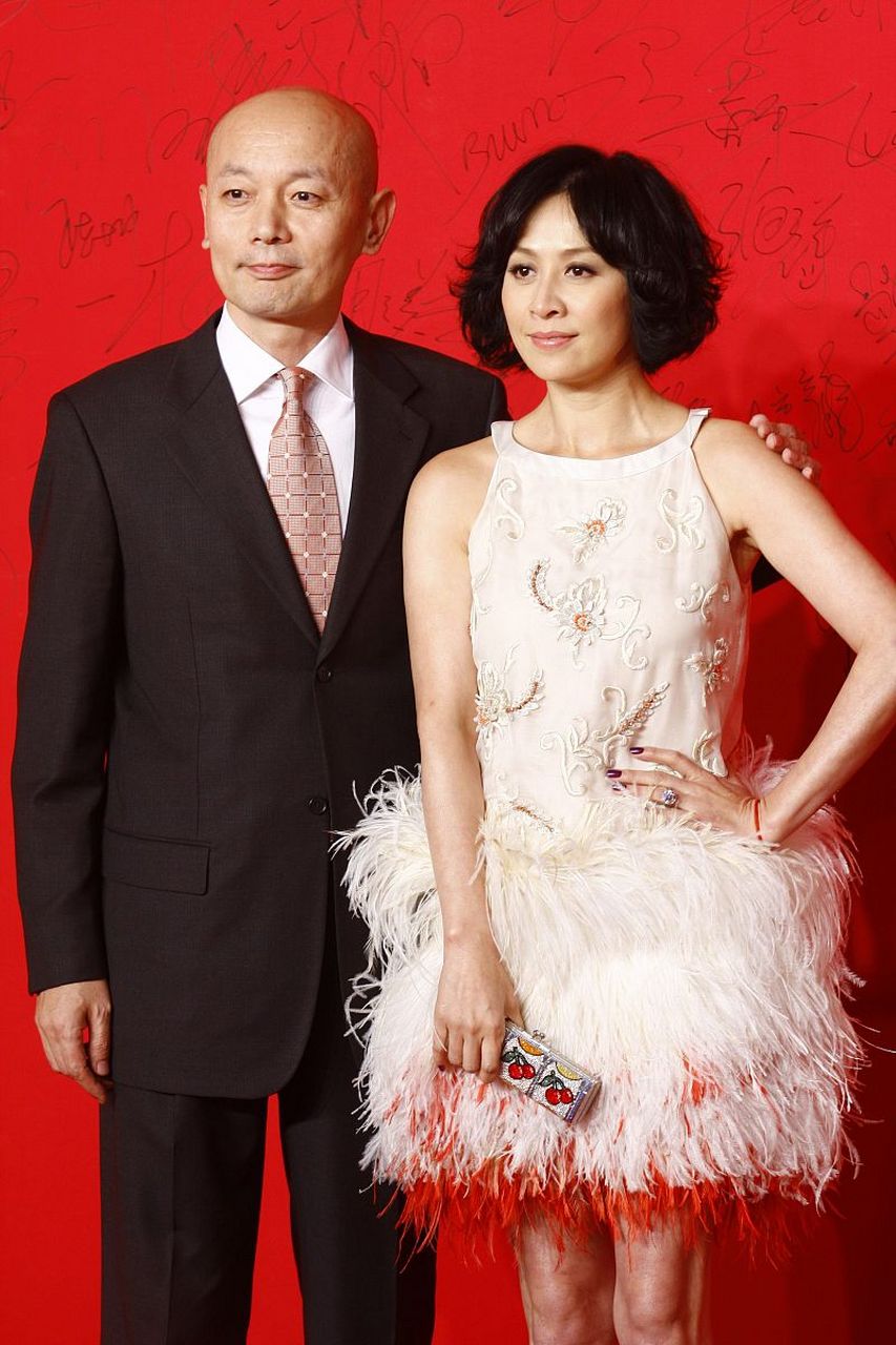 想当年葛大爷的冷幽默还是很火的,与张国荣拍《霸王别姬》,与关之琳拍