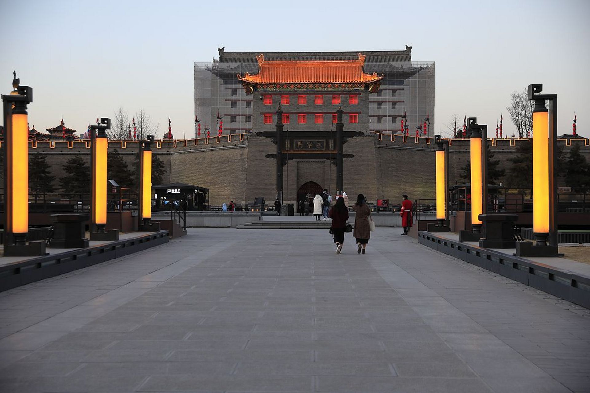 永宁门是西安城墙的正南门,古时这里也是大唐皇帝欢迎各国来使的地方