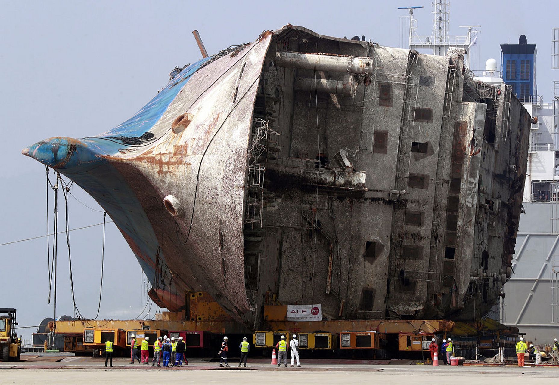 泰坦号深潜器发生内爆 5名乘员不幸罹难 为深入探索太平洋海底的神秘