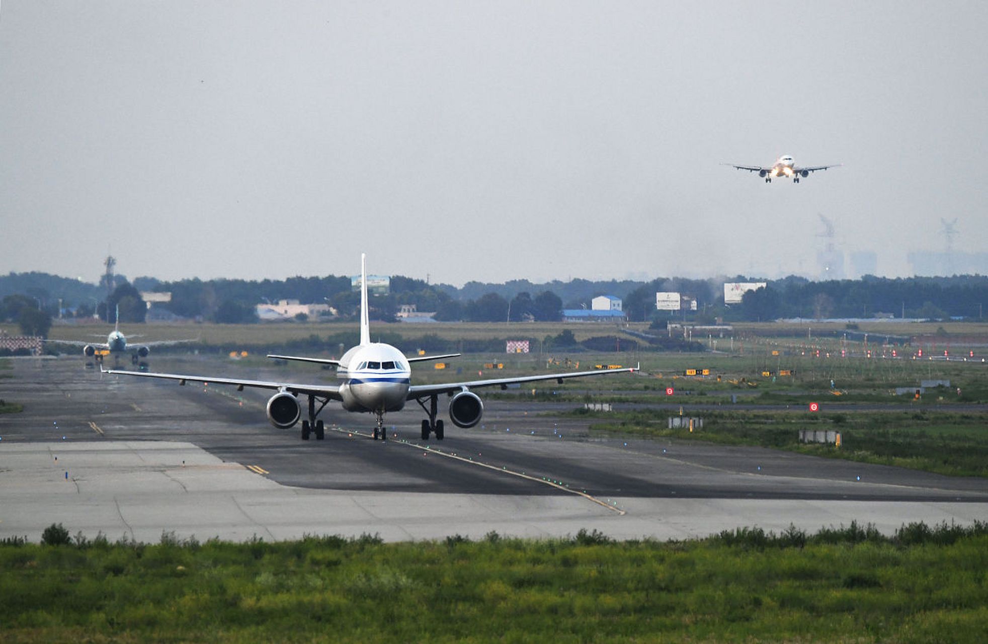 飞行旅途中,旅客的安全感至关重要.