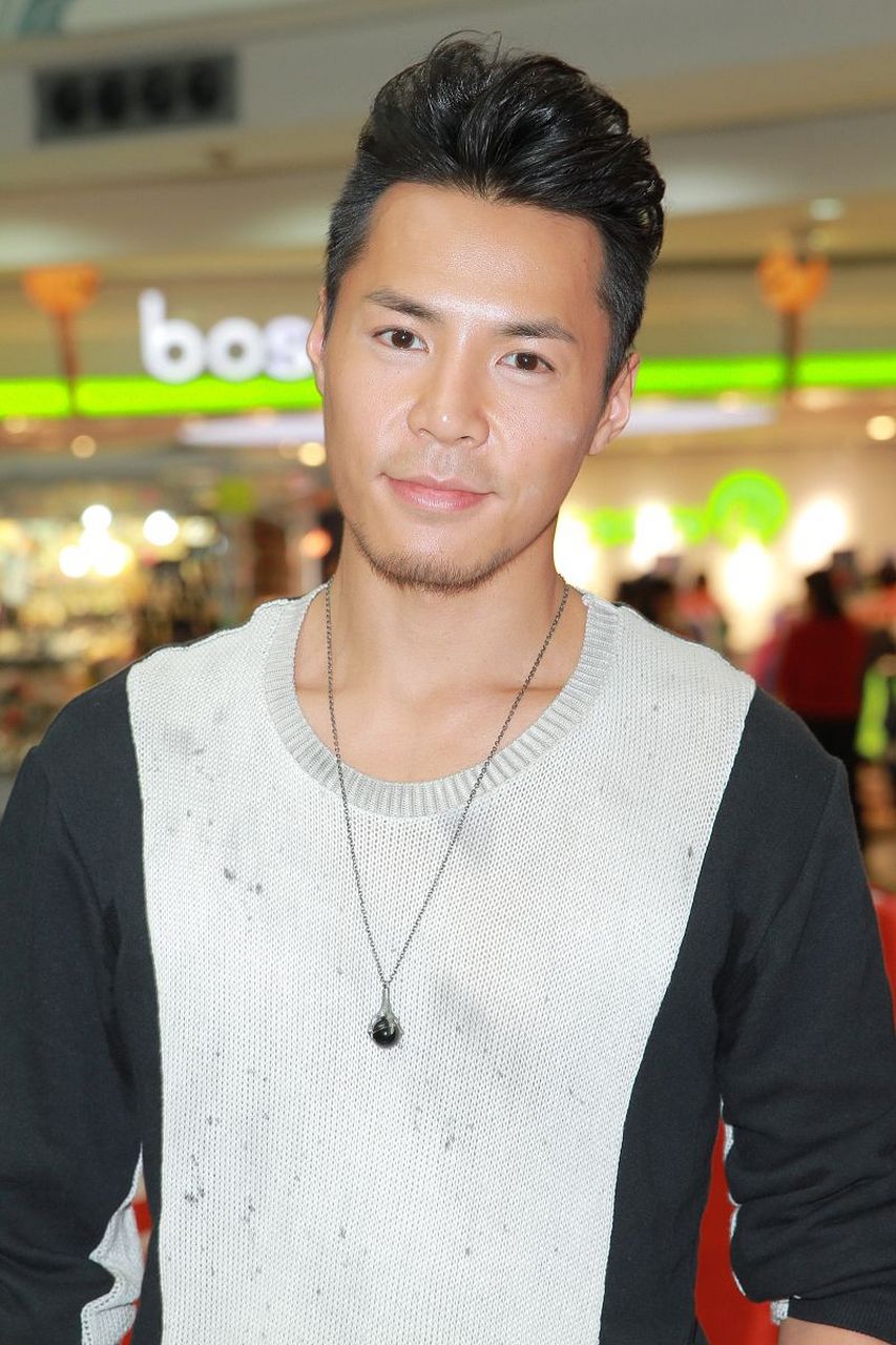 演员沈泰直播间被网友刷屏,于正看了,估计要气疯了吧!