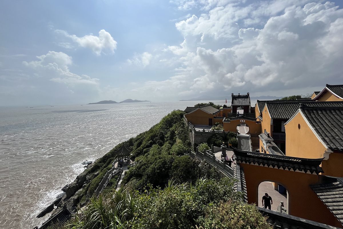 舟山大青山风景区是自然风光,人文景观和历史文化的综合性旅游景区.