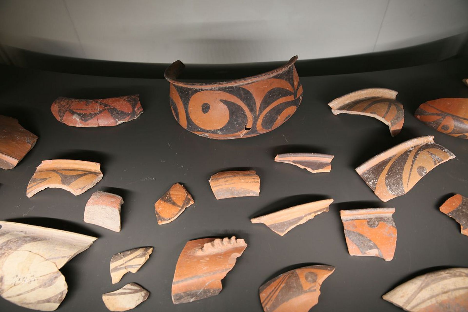 仰韶文化中有一个庙底沟二期类型,它位于河南三门峡市,曾经迅速扩张.