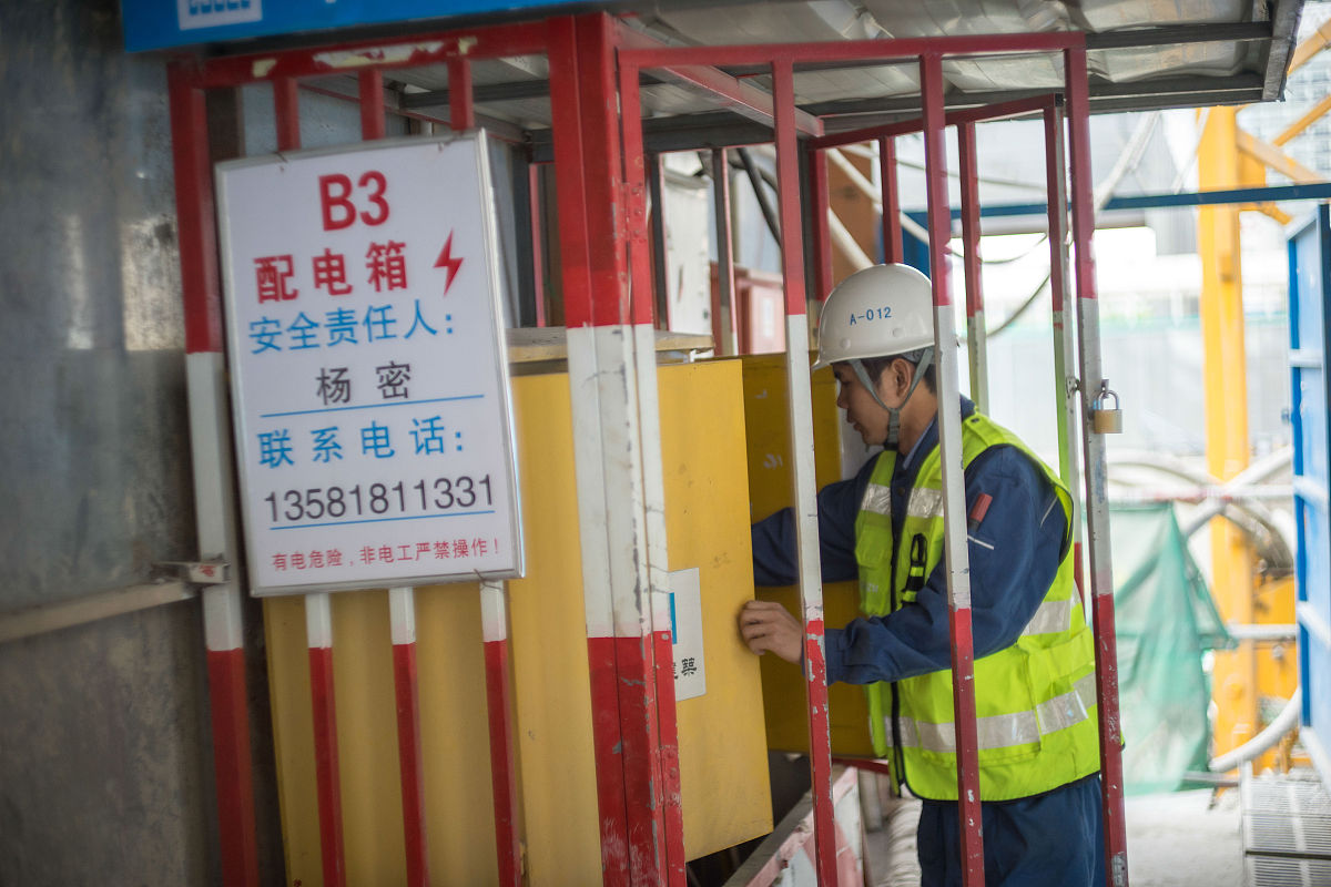 標題建議:三級箱配電箱:工地用電的安全利器