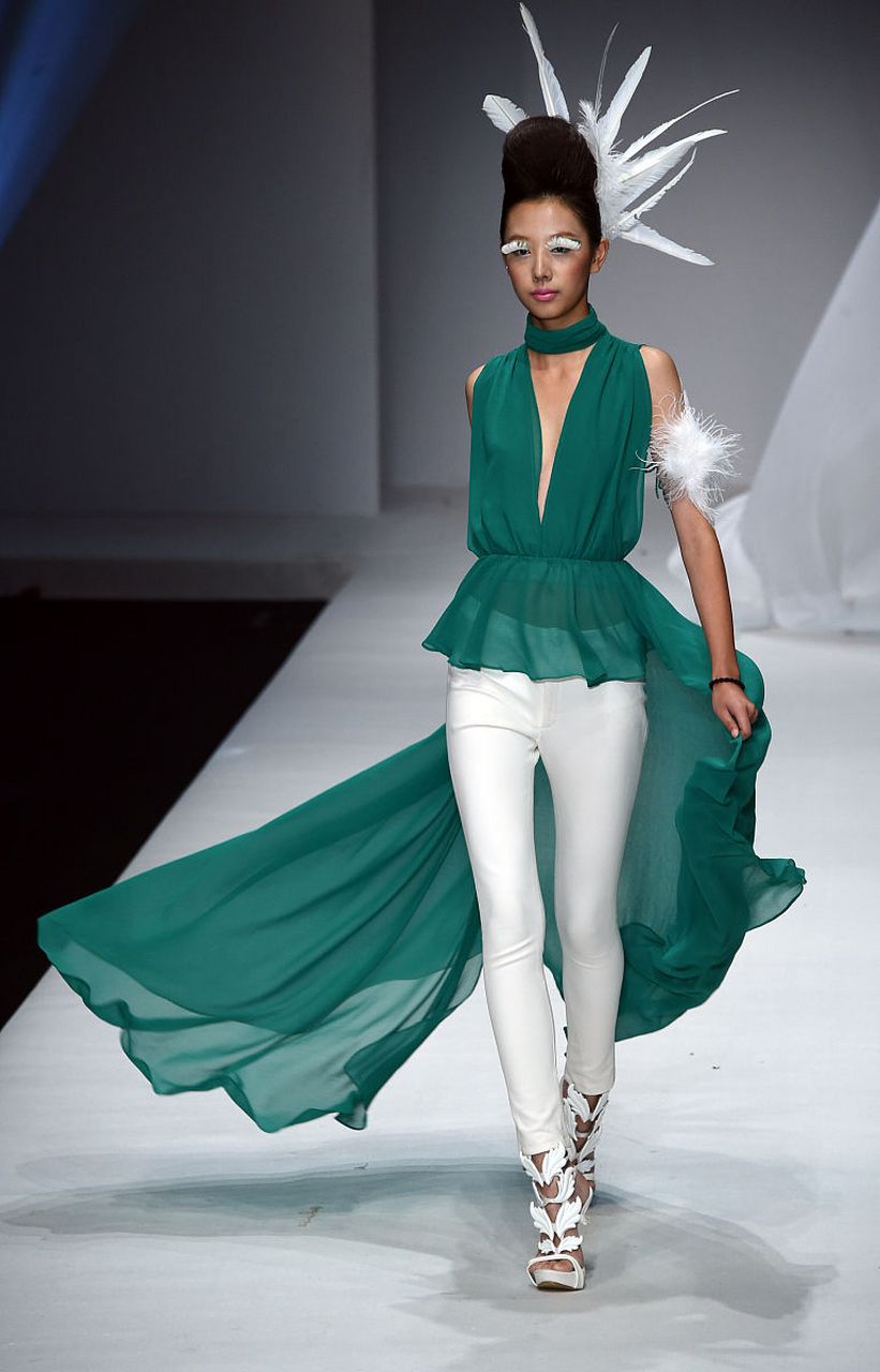 英语知识点学习:come up 表示:"从低处来(come)到高处去(up)".