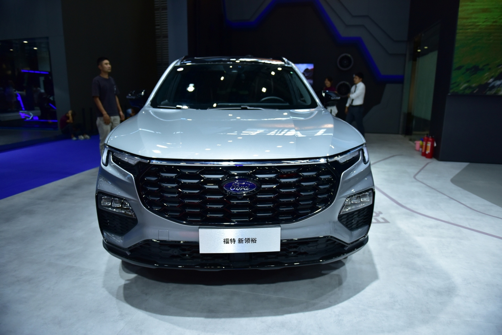 今天咱们再深度挖掘一下这款备受瞩目的车型——福特新领裕.