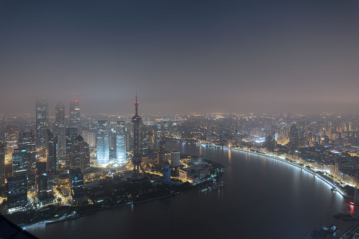 壮丽之美:上海浦江两岸的全景画卷