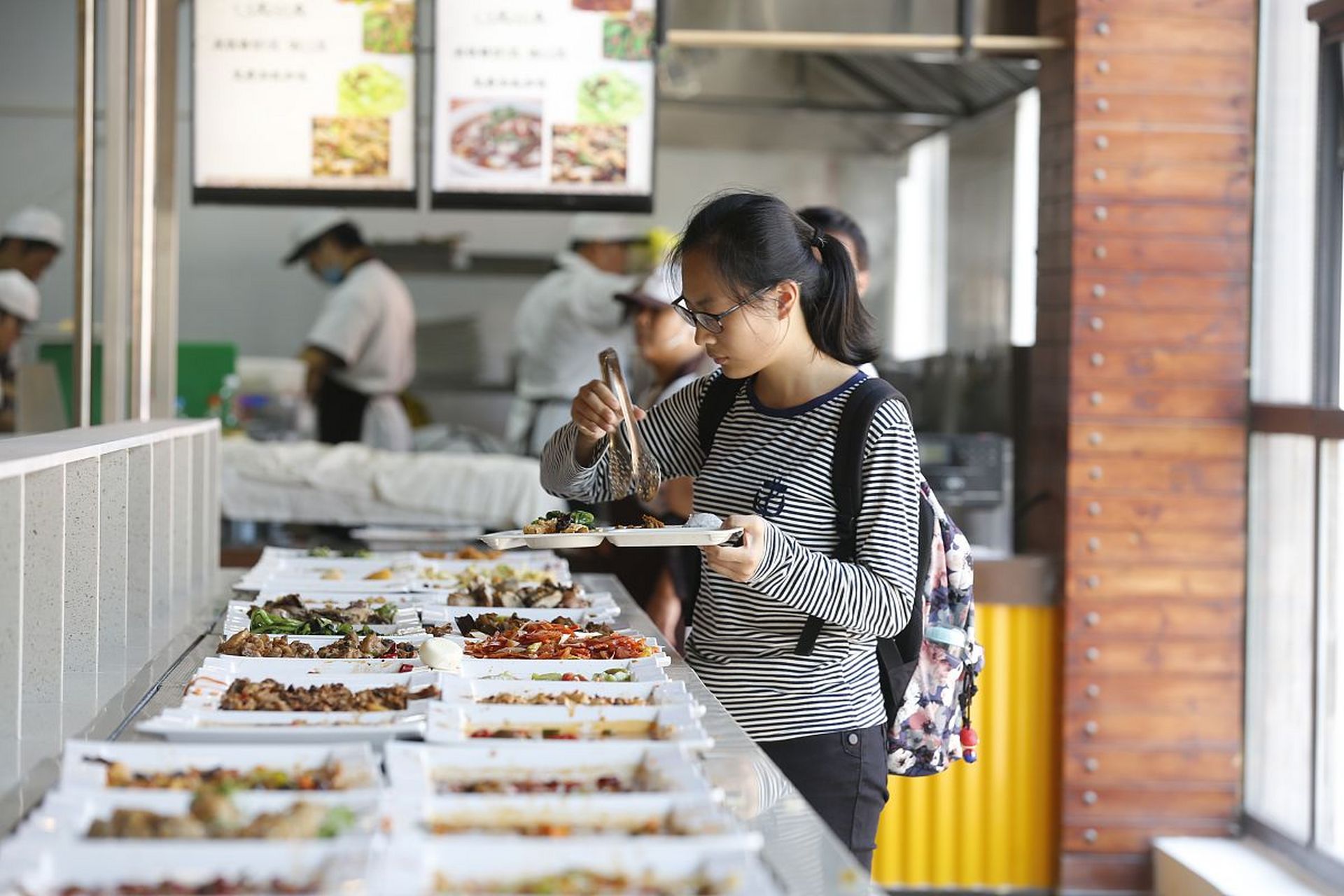 中北大学食堂图片图片