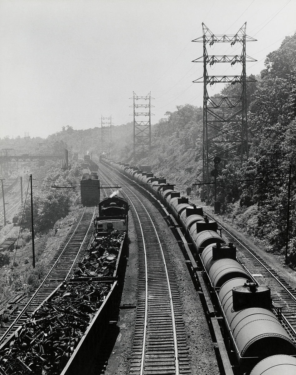 三年前的今天,中老铁路如一条巨龙腾空而起,连接了中国昆明与老挝万象