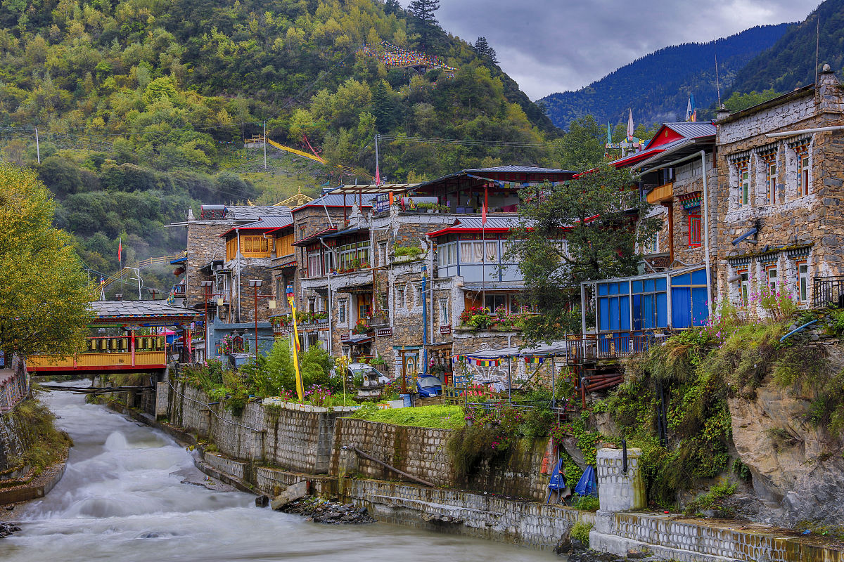 玉树的结古镇,避暑清凉地,高原小镇宁静祥和,适合