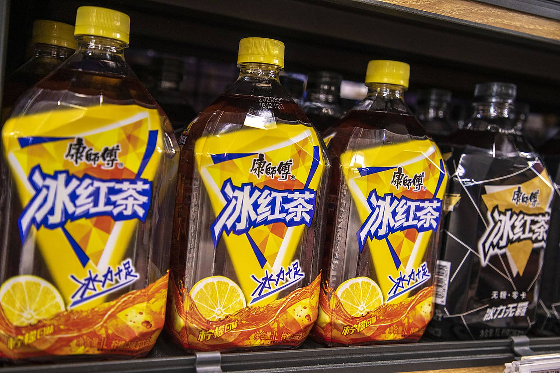 康师傅作为中国知名的食品饮料企业,产品线丰富,涵盖多种口味和种类.