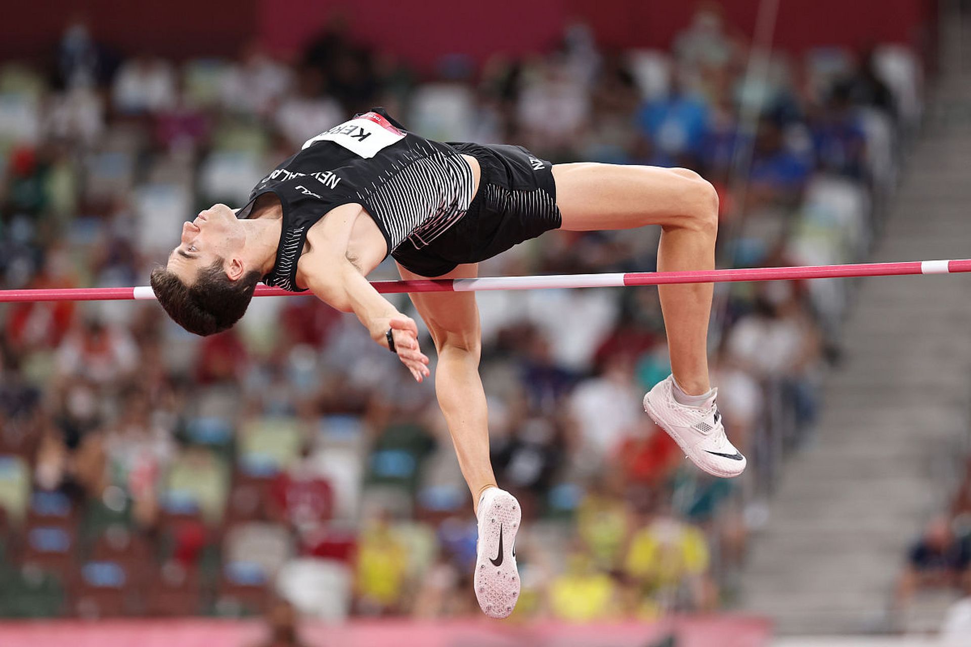 东京奥运会男子跳高比赛,竞争激烈,精彩纷呈.