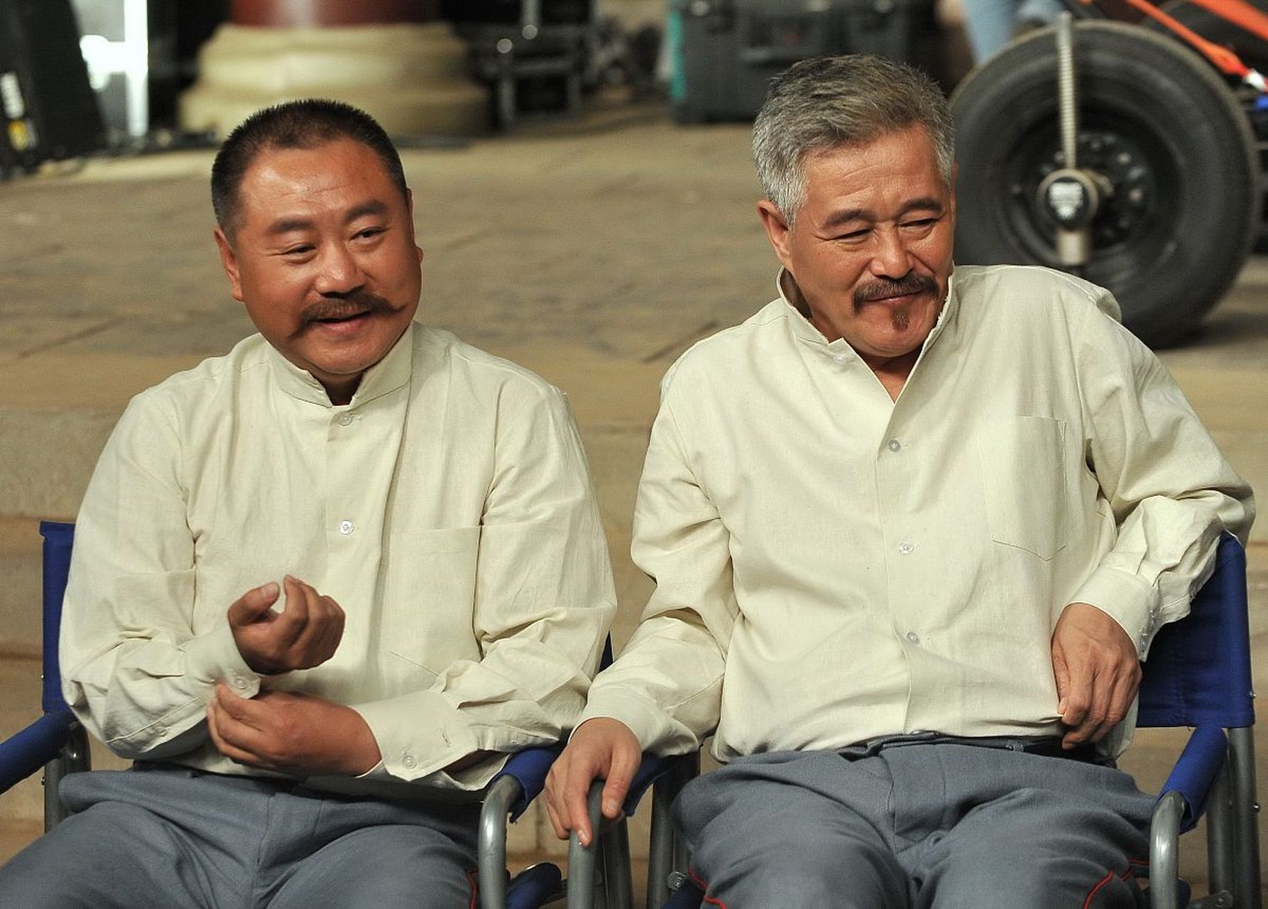 "  范伟和赵本山一起进行了7场演出,赵本山自己拿了42万,只给范伟7000