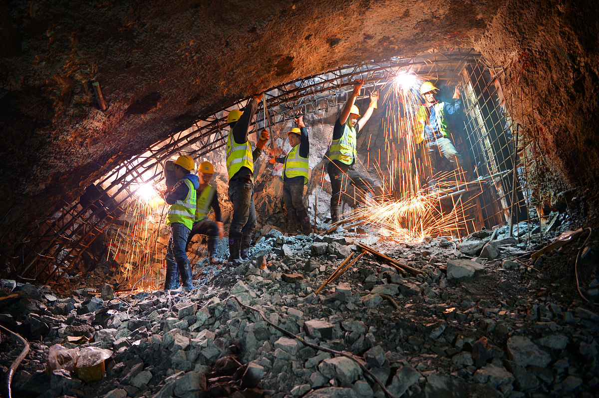 喷锚暗挖法防水层是否需要保护层