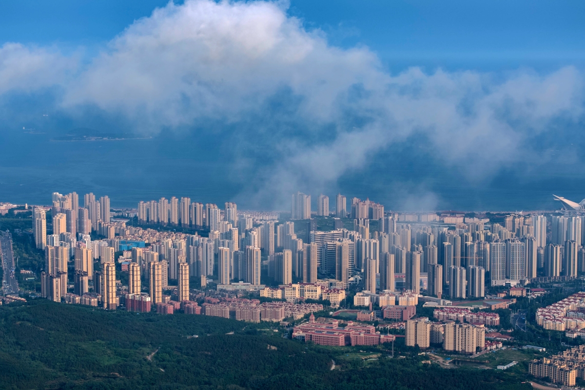 今天,我将带领大家走进美丽的海滨城市青岛,探索这座城市独特的魅力.