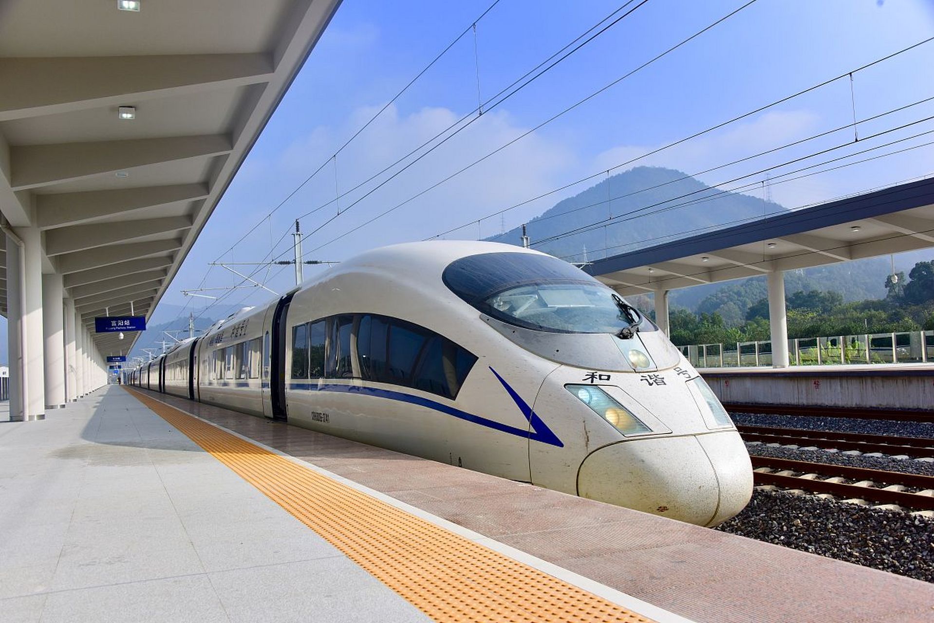 兰新高铁突破1.4亿人次发送,成为"丝绸之路经济带"新引擎.