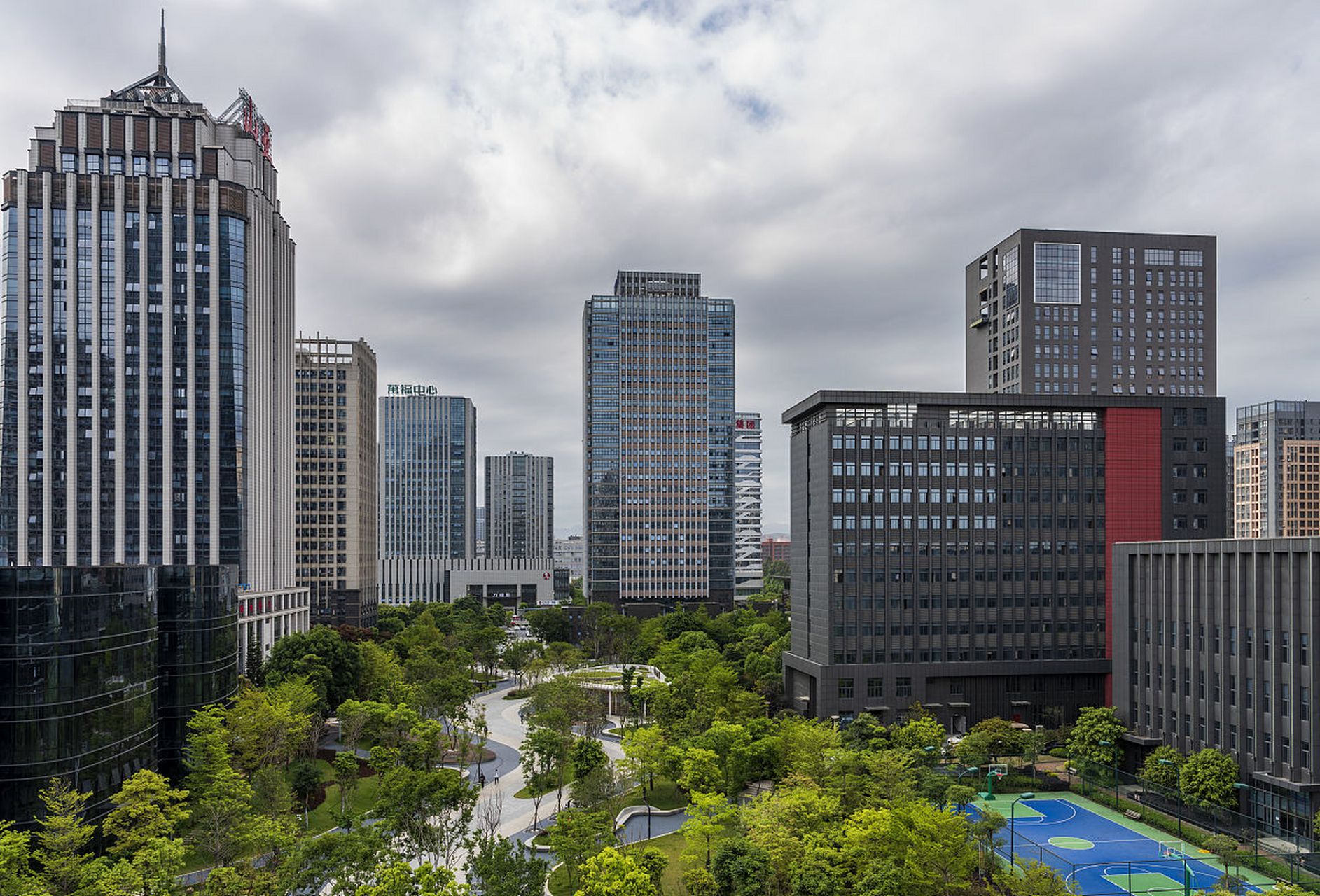 在当前的房地产市场环境下,保利发展的这一举动充分展示了公司的稳健