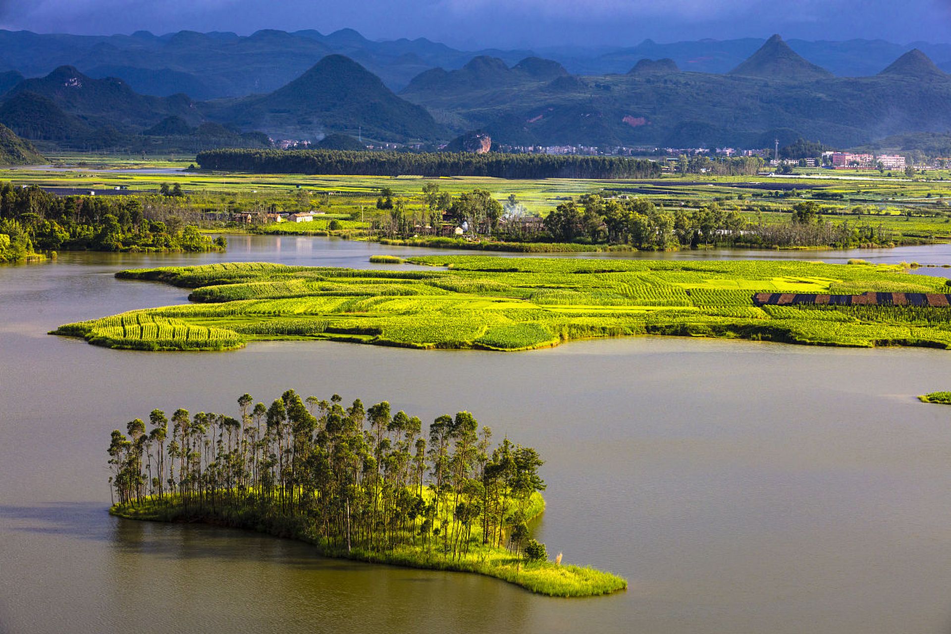 丘北摆龙湖景区图片