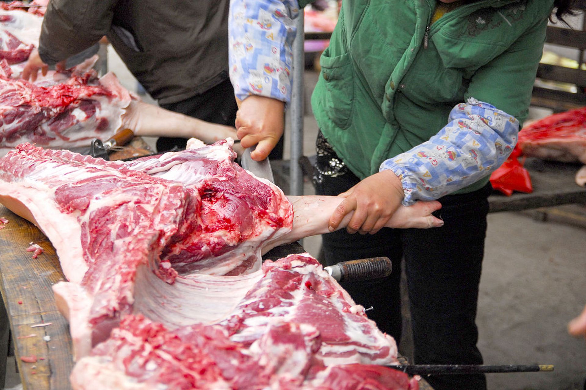 二十六割年肉#   二十六割年肉是中国传统年俗之一,指的是在农历涝侣