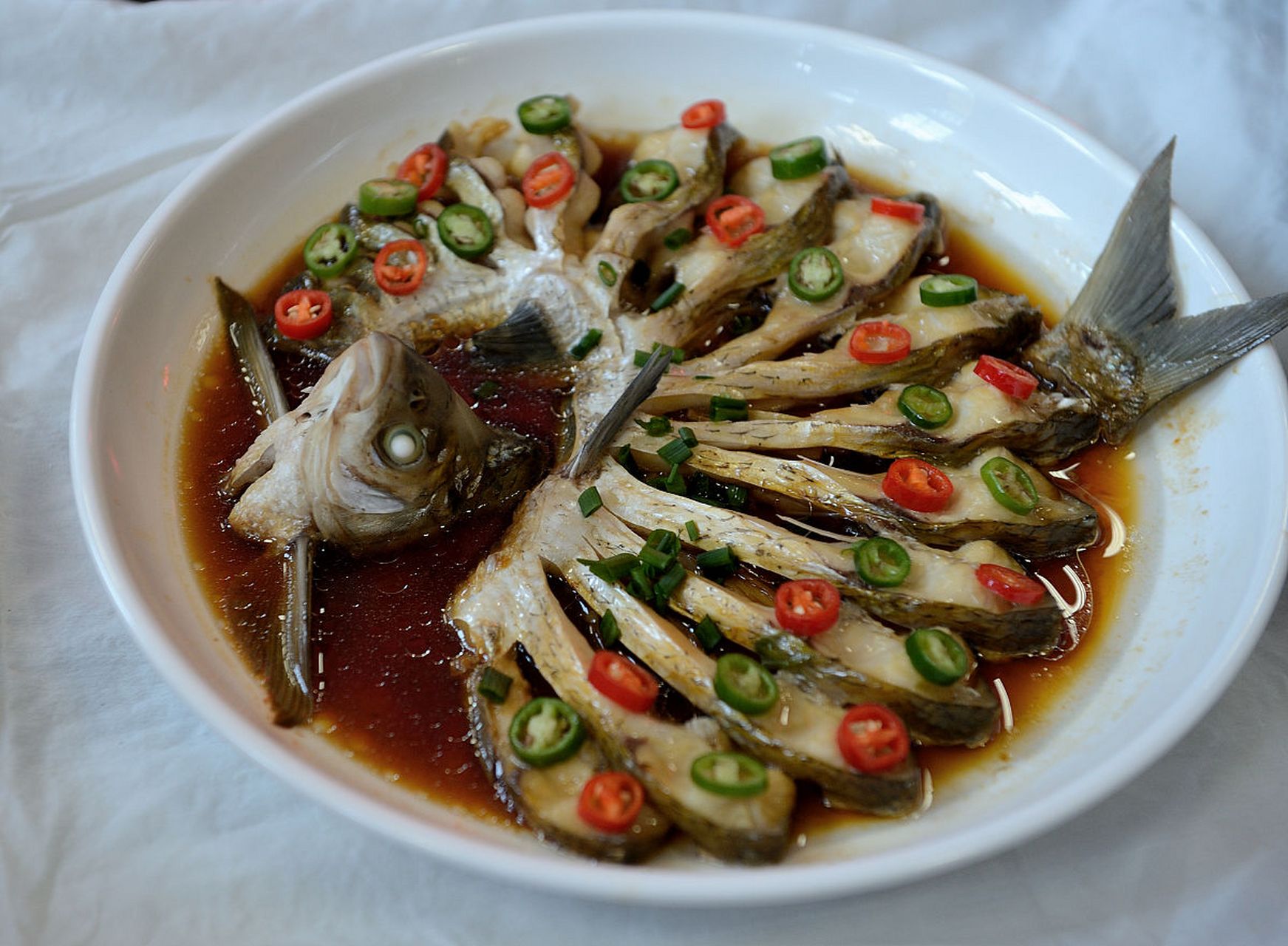 珍稀鲟鱼,美味不可挡!清蒸鲜嫩,红烧入味;煲汤滋补养颜.