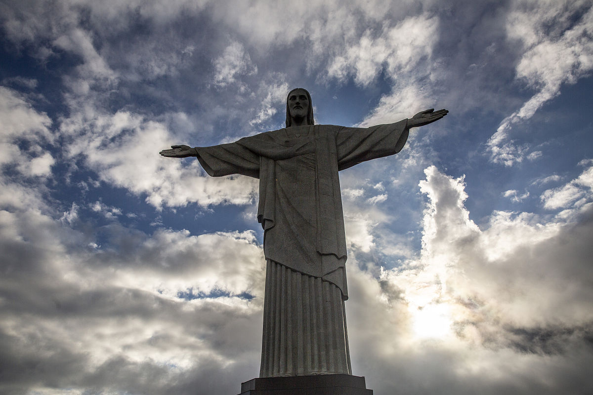 救世基督像位于巴西里约热内卢的制高点科尔科瓦多山山顶,是一座装饰